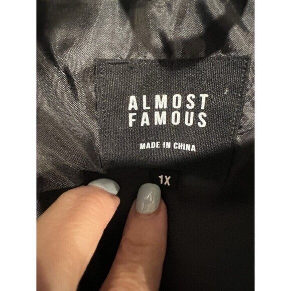 Almost Famous black and white camouflage cropped puffer jacket Size 1X - Picture 6 of 8